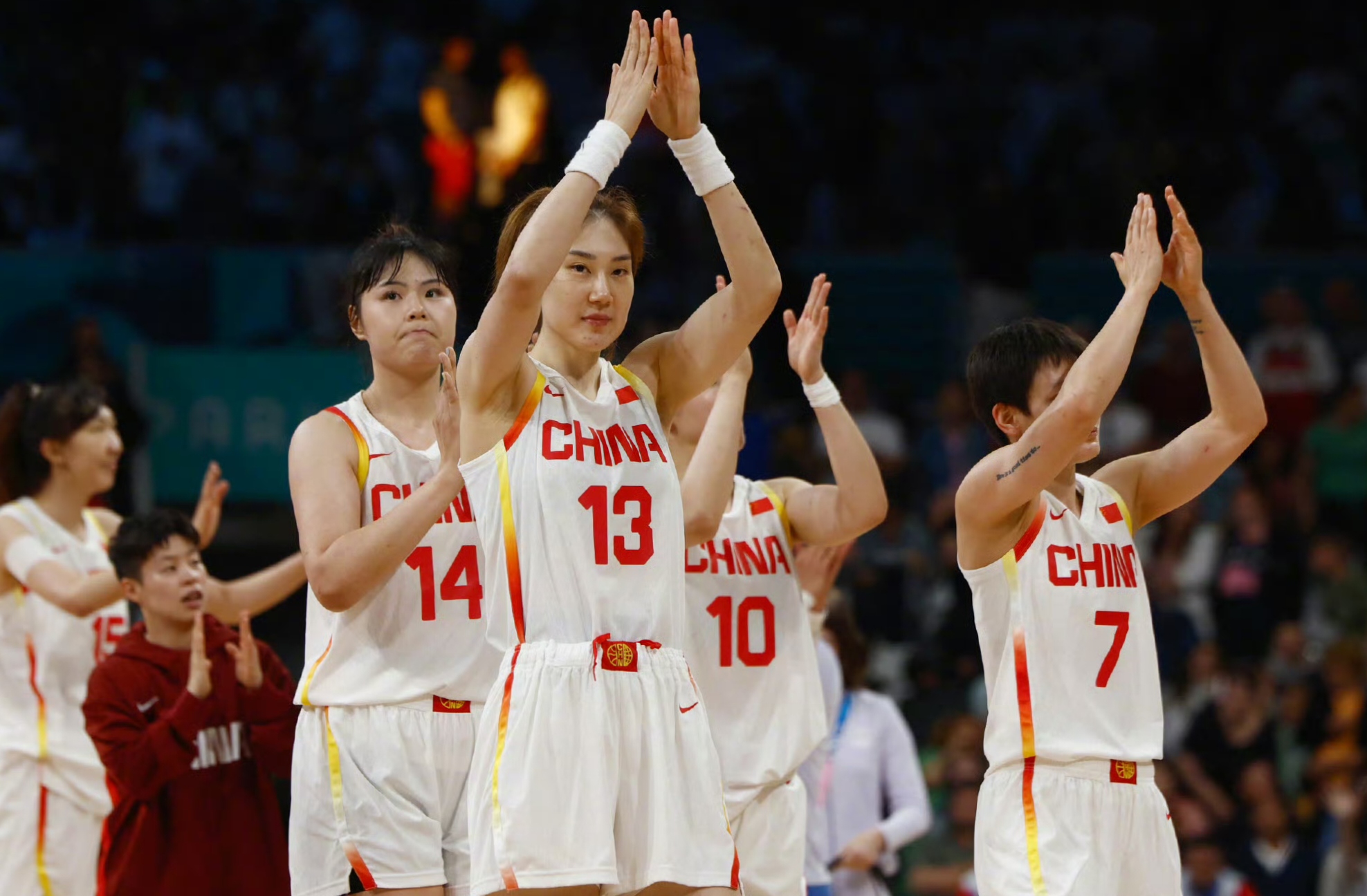 球员在篮球比赛中的拼搏精神 球员在篮球比赛中的拼搏精神