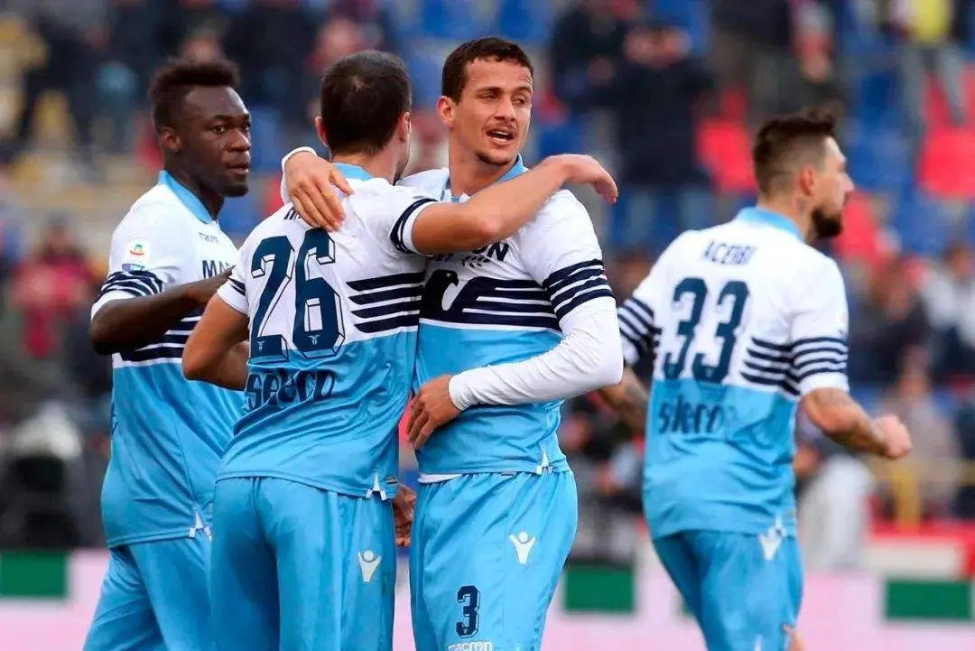 熊猫体育官方网站-异军突起球队表现抢眼，令人耳目一新