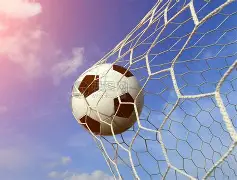 熊猫体育手机客户端-足球传奇再现，冠军之路依旧柳暗花明