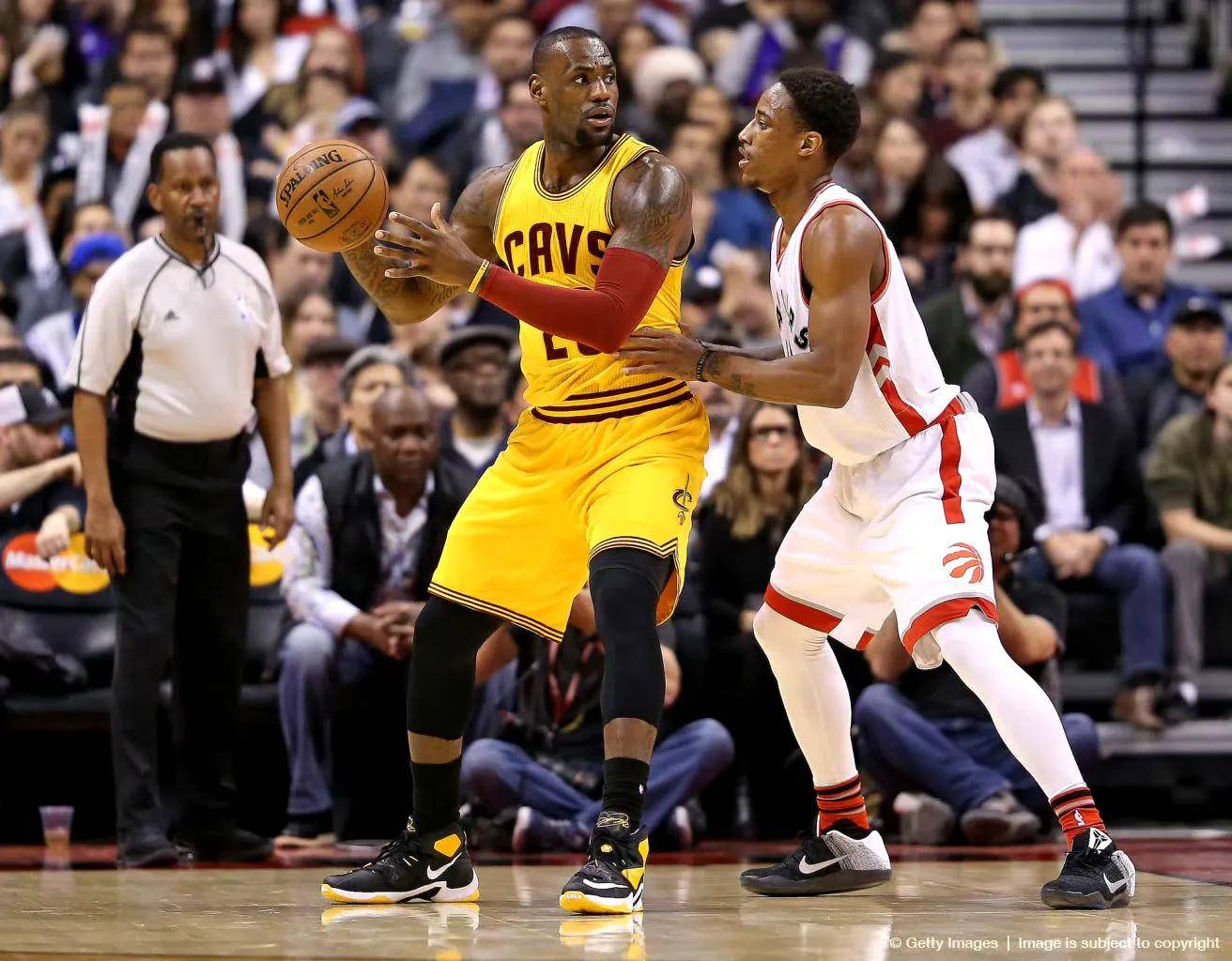 爵士团队篮板抢断，挫败对手夺胜