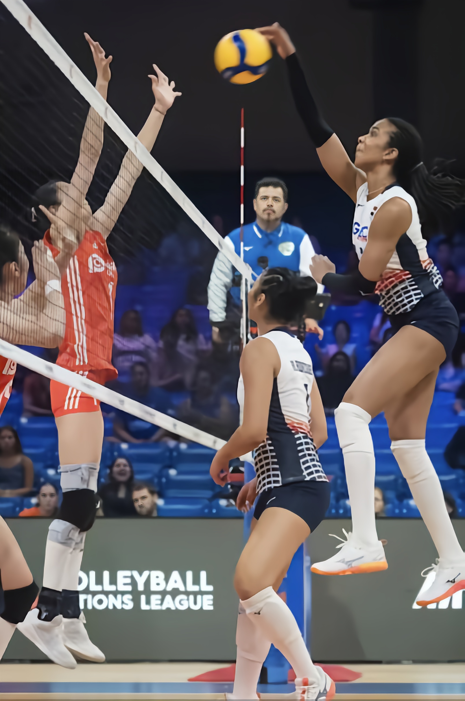 包含美国排球女队再夺桂冠,团队合作默契无间的词条 包含美国排球女队再夺桂冠,团队合作默契无间的词条