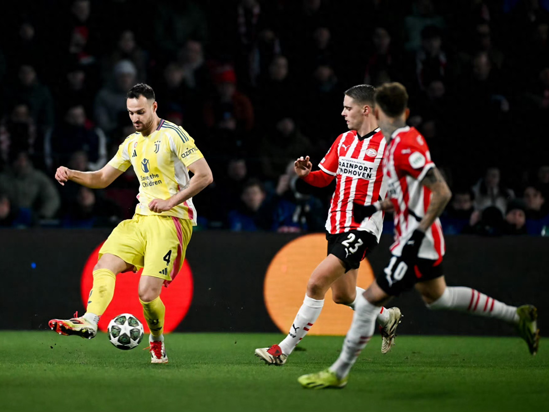 关于奥格斯堡破门迎战，德国联赛颠沛流离的信息