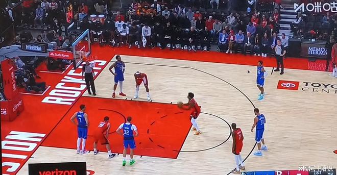 独行侠绝杀魔术，霍勒迪带队取胜