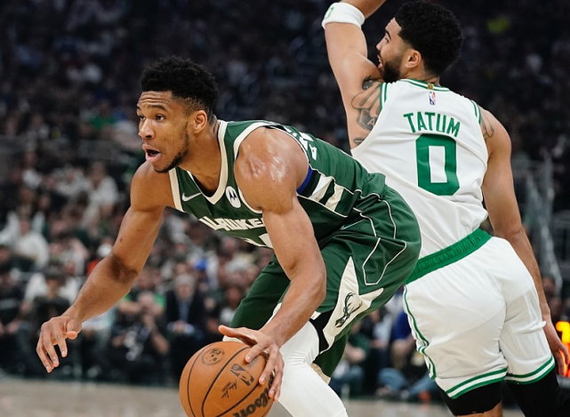 上海队横扫青岛队，字母哥关键制胜的简单介绍